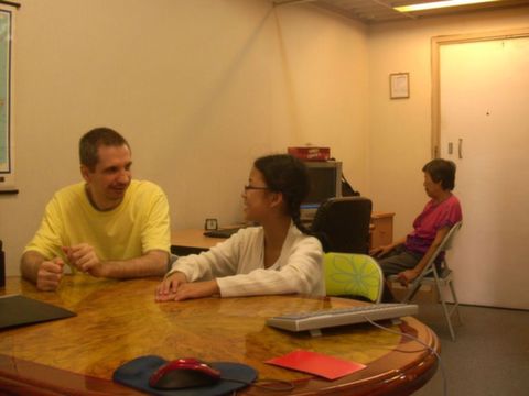 primary school student in one-to-one English conversation course